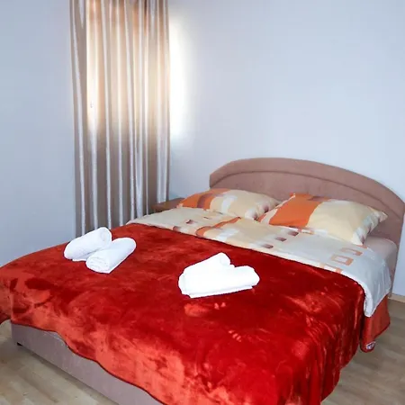 Maca I Ante Pavlovic 3*