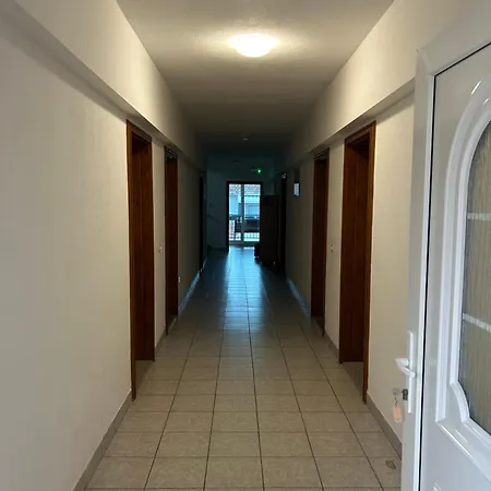 Maca I Ante Pavlovic 3*