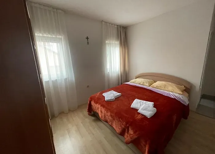 Maca I Ante Pavlovic 3*