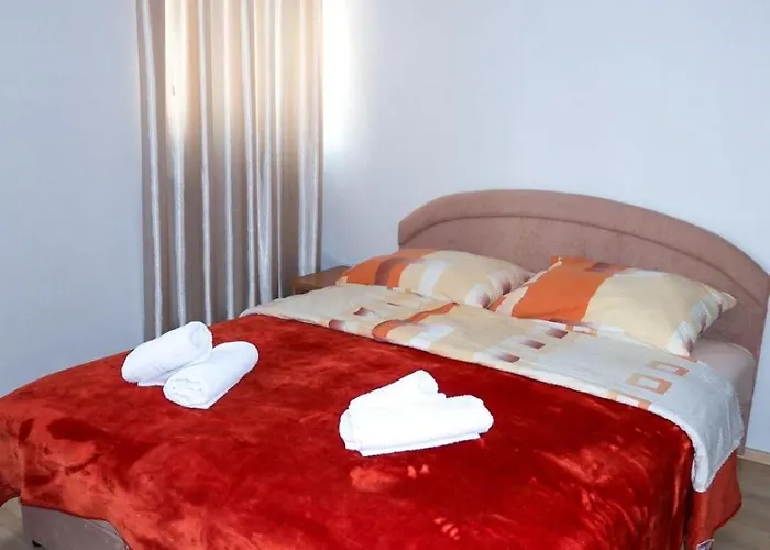 Maca I Ante Pavlovic 3*