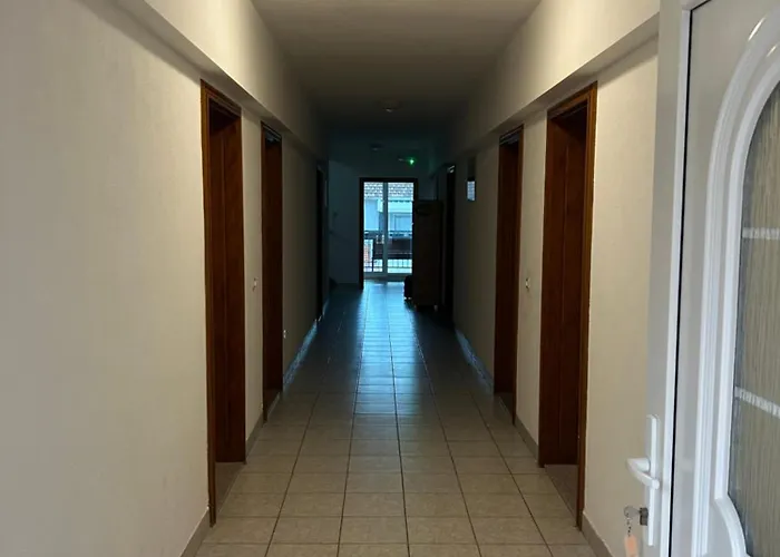 Maca I Ante Pavlovic 3*